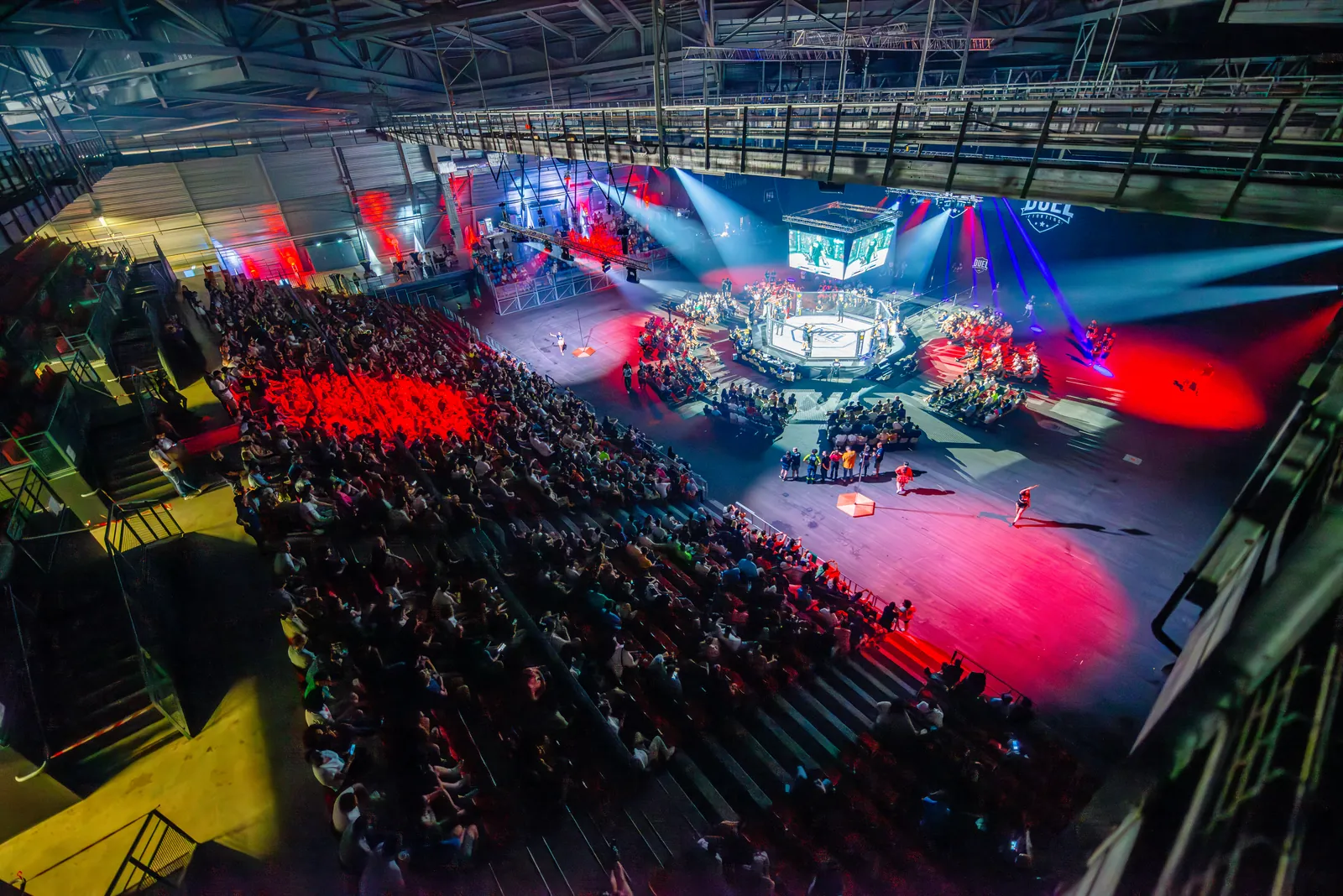 Une salle transformée en arène lors d'une soirée Duel Fighting