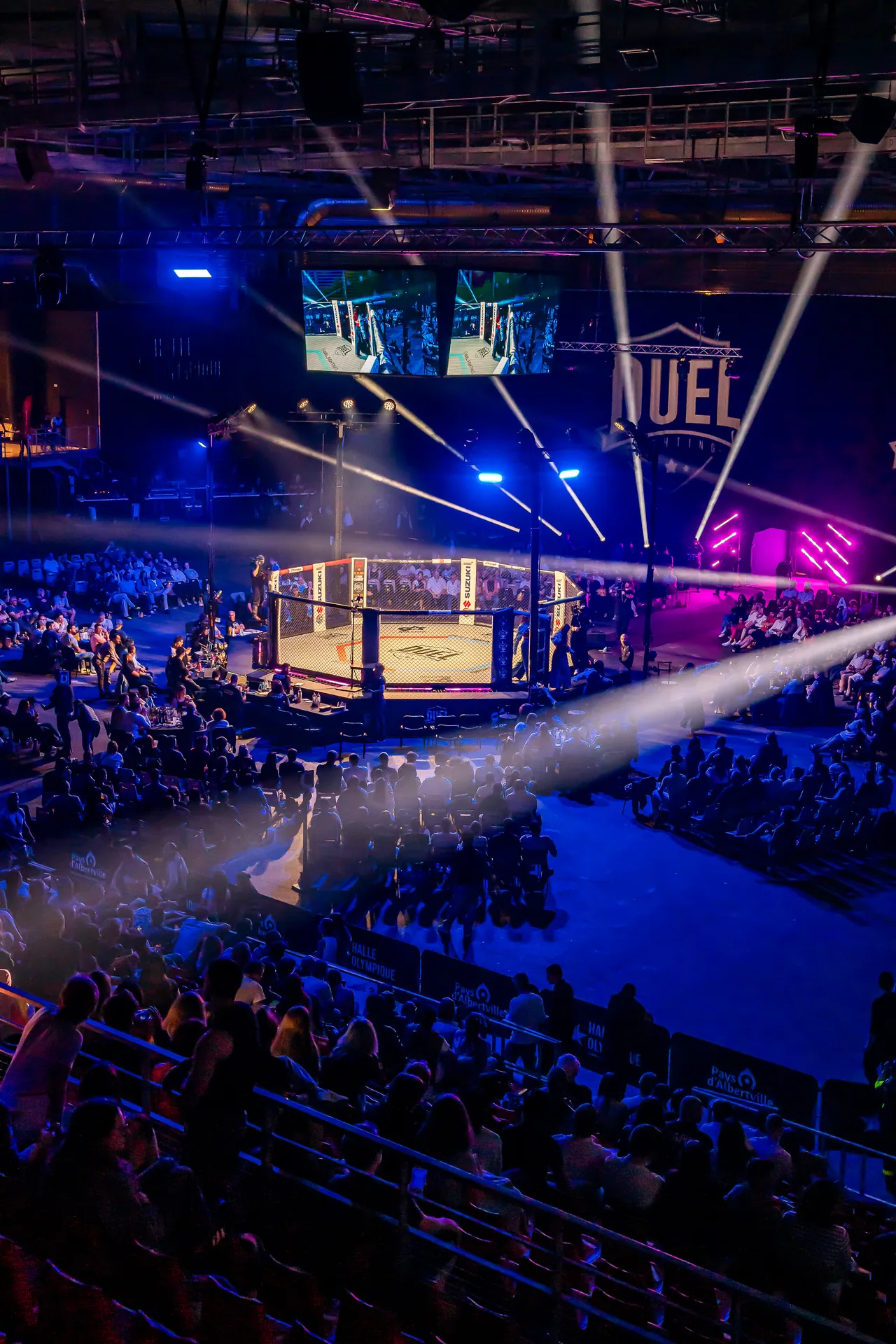 La cage Pro dans l'arène